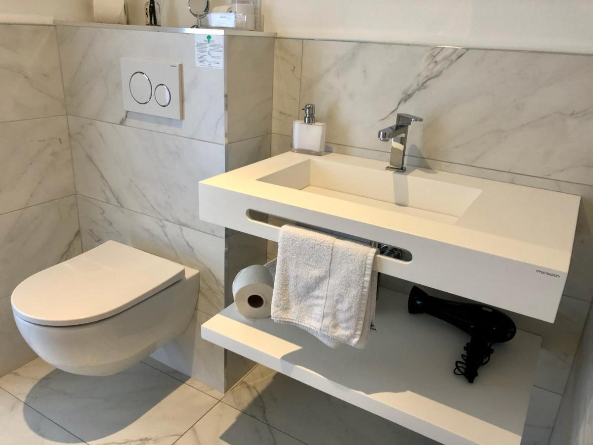 Hotelya - Lille Villeneuve D'Ascq Экстерьер фото