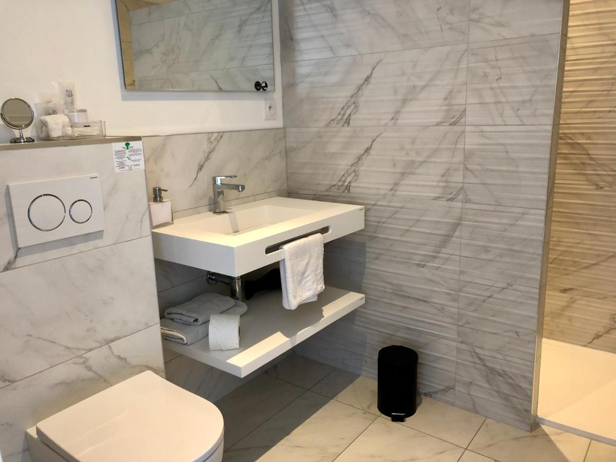 Hotelya - Lille Villeneuve D'Ascq Экстерьер фото