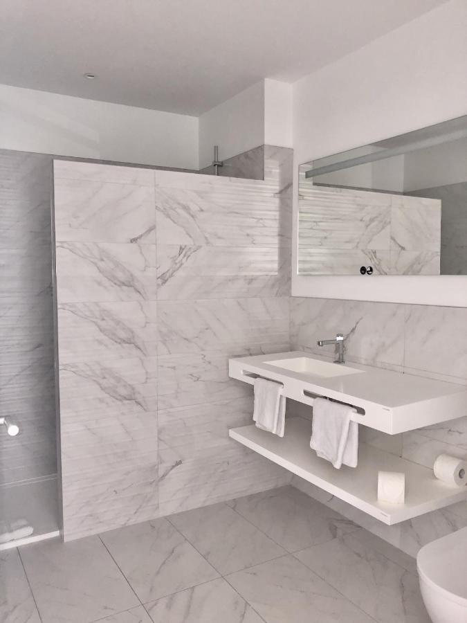 Hotelya - Lille Villeneuve D'Ascq Экстерьер фото